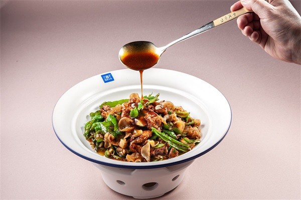 西安湘菜选址避坑：从兰湘子30%门店密度看社区vs商圈选择