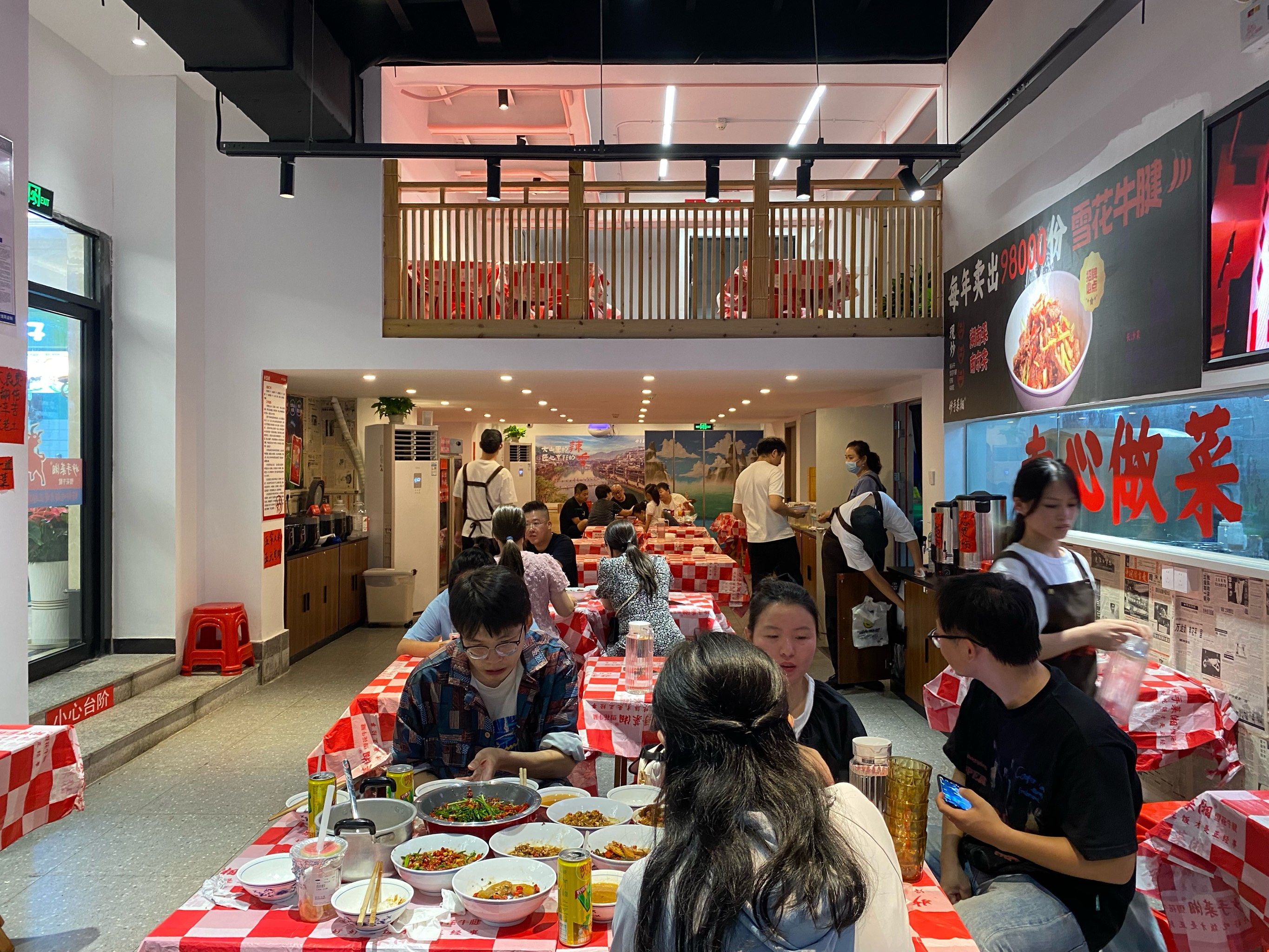 小食候湘加盟：170 + 门店验证的盈利模式，这 3 个优势让你少走弯路